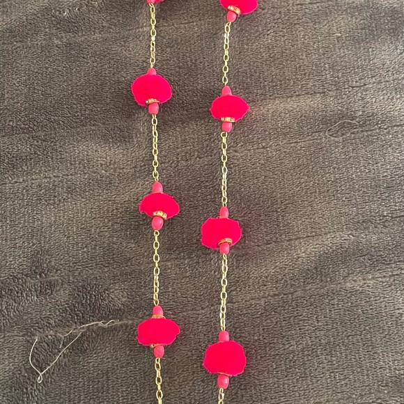 Necklace with dark pink pom poms very unique and beautiful brand new necklace - Picture 5 of 7